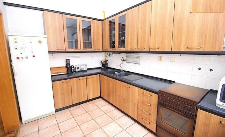 Veľký 3,5-izbový byt, balkón, pivnica, 75 m2, Partizánske - fotografia 1