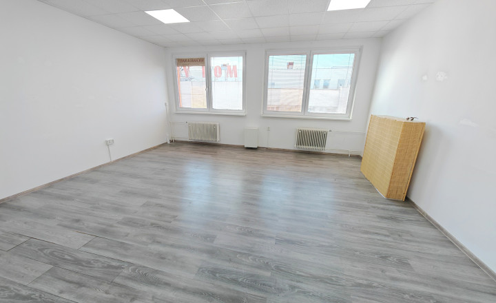 Prenájom: Kancelária/ Služby, 33 m2, Centrum, Topoľčany - fotografia 3