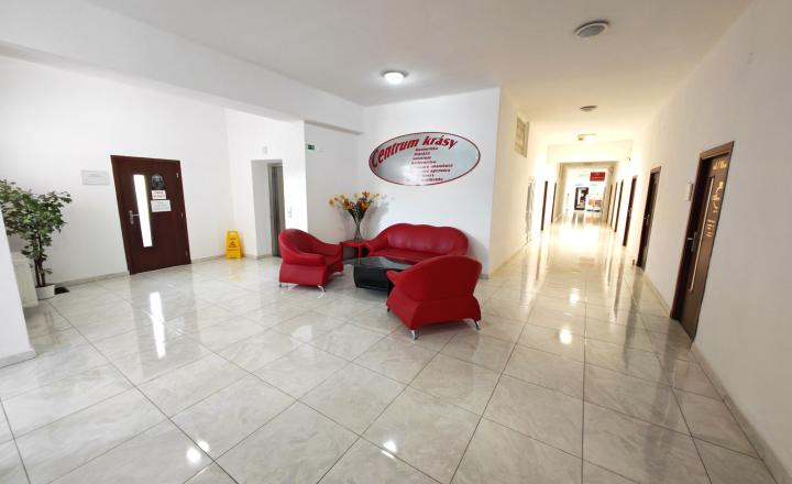 Polyfunkčná budova v centre – investičná príležitosť - fotografia 4