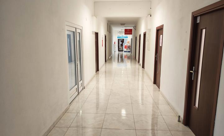 Polyfunkčná budova v centre – investičná príležitosť - fotografia 6
