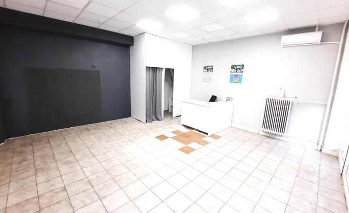 Polyfunkčná budova v centre – investičná príležitosť - fotografia 10
