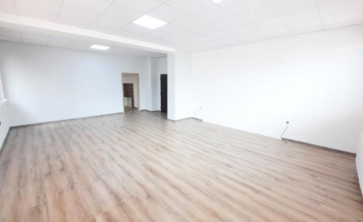 Polyfunkčná budova v centre – investičná príležitosť - fotografia 12