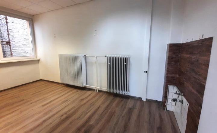 Polyfunkčná budova v centre – investičná príležitosť - fotografia 14