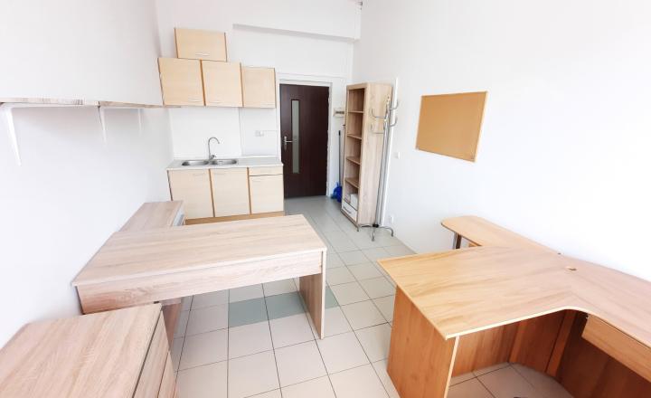 Polyfunkčná budova v centre – investičná príležitosť - fotografia 15