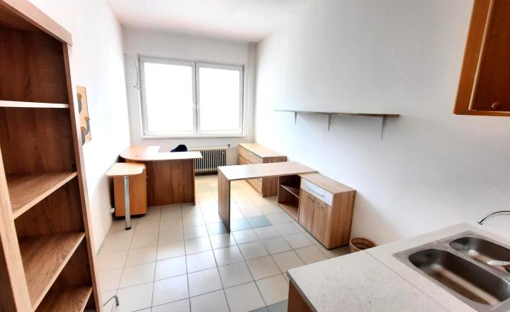 Polyfunkčná budova v centre – investičná príležitosť - fotografia 16