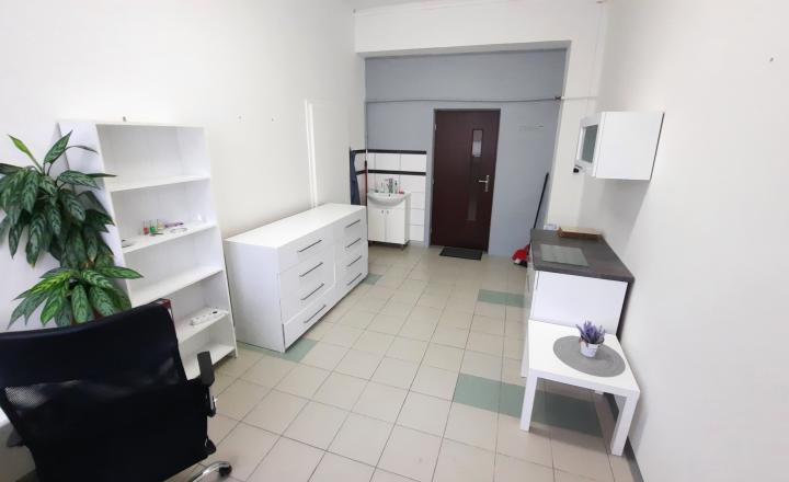 Polyfunkčná budova v centre – investičná príležitosť - fotografia 20