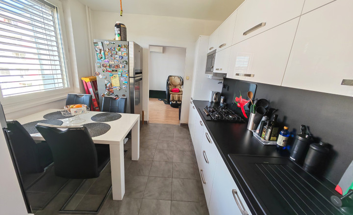 VEĽKÝ 3,5-IZBOVÝ BYT S BALKÓNOM, 73 m² | TOPOĽČANY – VÝCHOD - fotografia 3