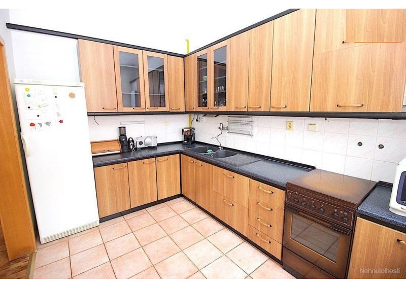 Veľký 3,5-izbový byt, balkón, pivnica, 75 m2, Partizánske