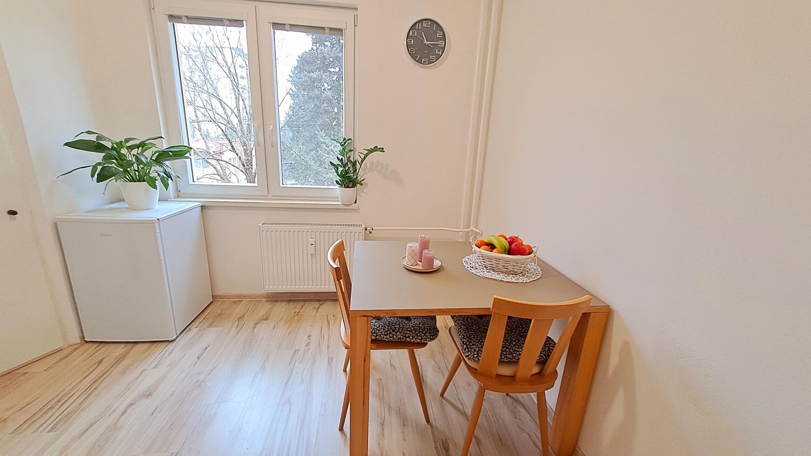 ZNÍŽANÁ CENA  - Krásny slnečný 2izbový byt v širšom centre Prievidze