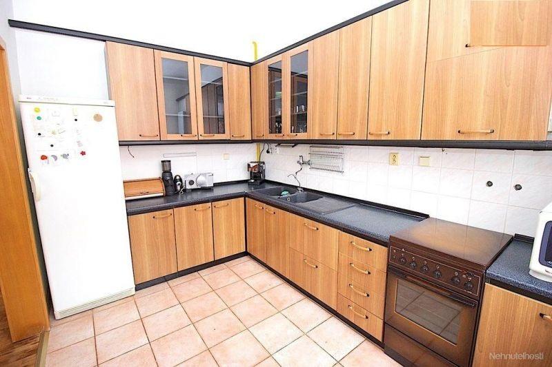 Veľký 3,5-izbový byt, balkón, pivnica, 75 m2, Partizánske